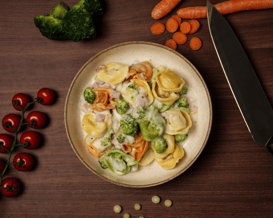 Cremige Ofen-Tortellini mit Rindfleischfüllung und Speck