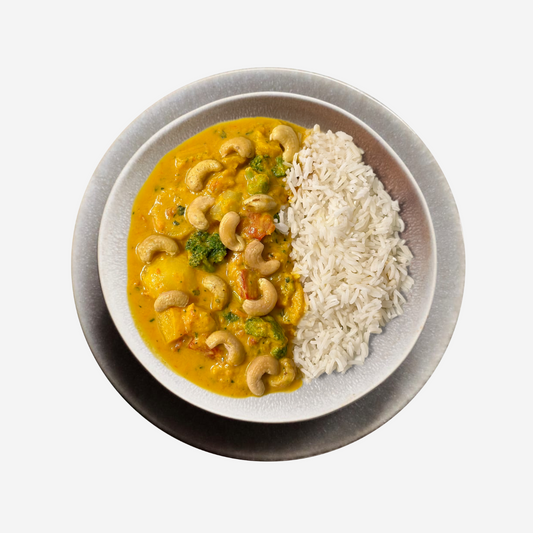 Veganes Gemüsecurry mit Cashewkernen und Reis
